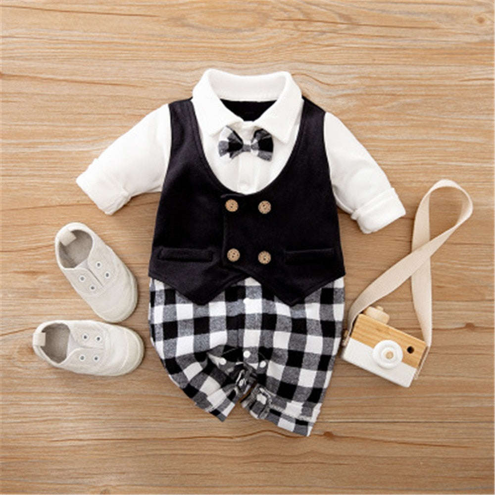 Image of Winter charm for newborn - Boys' romper with necktie, 0-18 months. Gentleman style in cosy fashion. Shop now at OleOle.