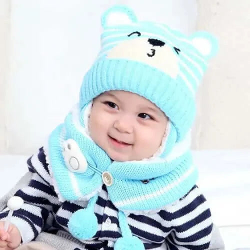 Image of Charming cartoon bear baby beanie and scarf set for cosy winter style. Ideal for ages 6m-3y. Order now at OleOle.