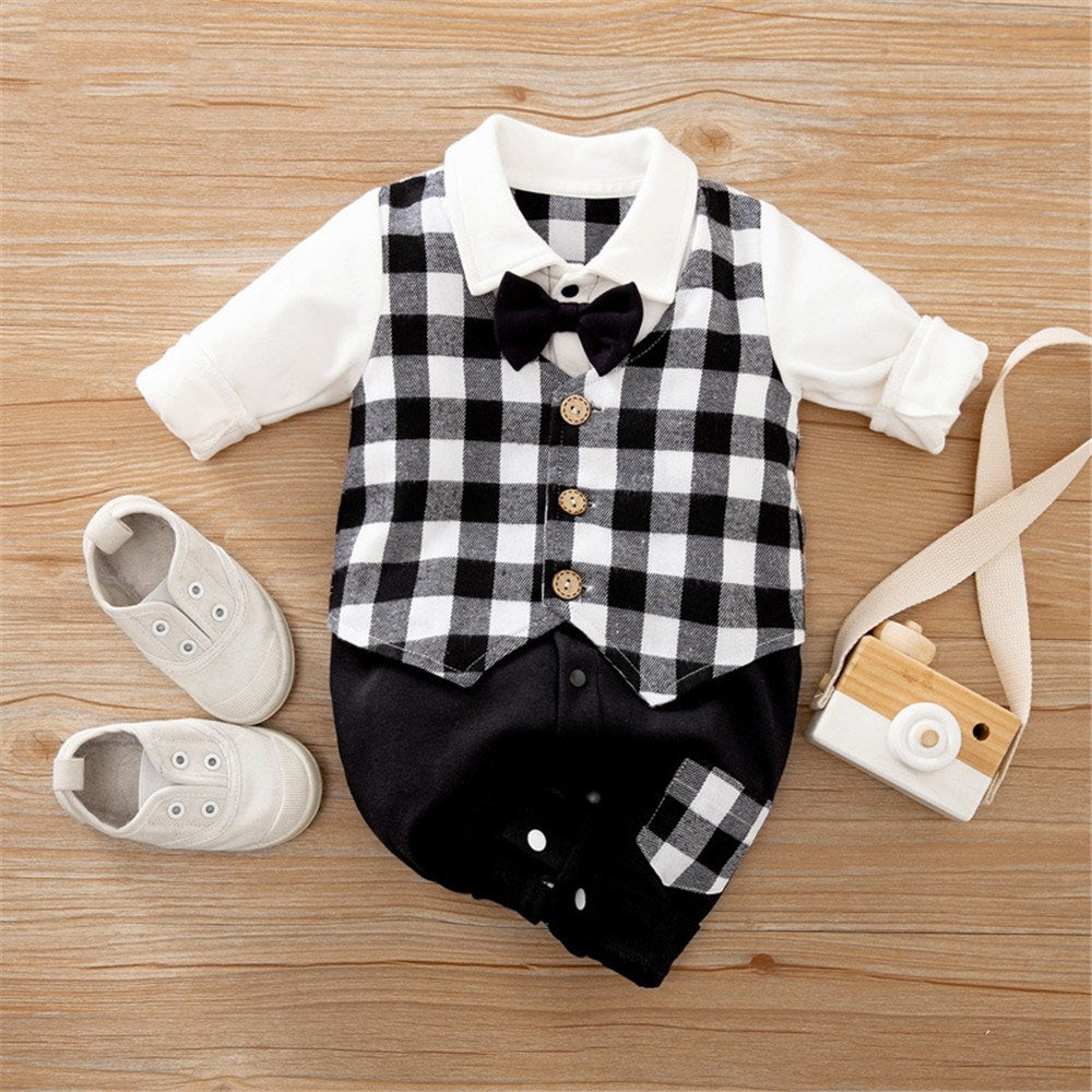 Image of Winter charm for newborn - Boys' romper with necktie, 0-18 months. Gentleman style in cosy fashion. Shop now at OleOle.