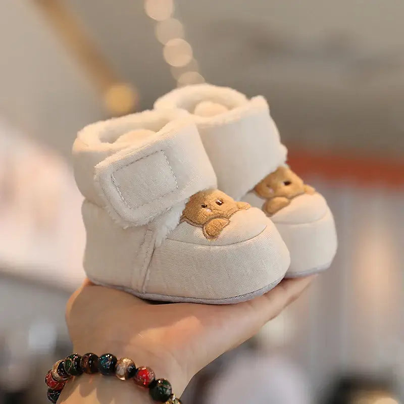 Anime design winter shoes for newborns, plush warmth, soft cloth sole, winter protection, suitable for baby aged 0-18 months.