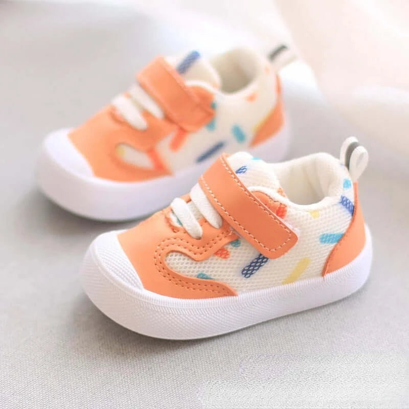 Image of Cute newborn baby sneakers, soft and durable, perfect for first walkers, hook and loop closure. Shop now at OleOle.