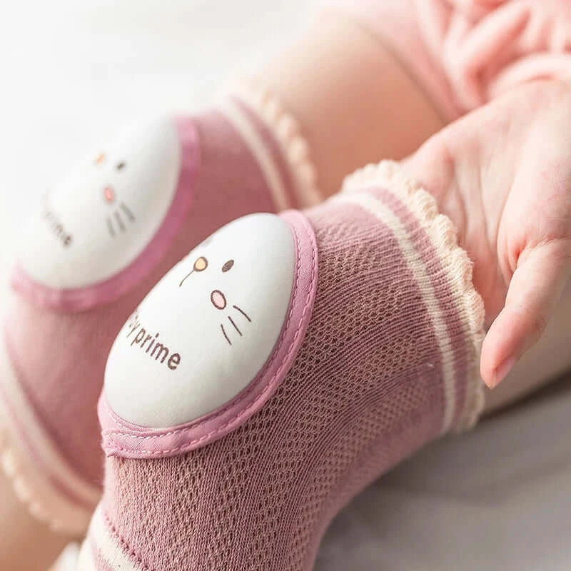 Image of Adorable baby knee pads for crawling adventures - Protect and style your baby's journey. Shop now at OleOle.