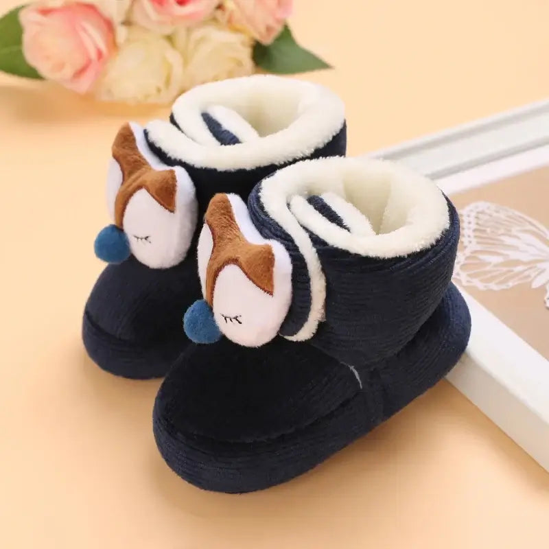 Anime design winter shoes for newborns, plush warmth, soft cloth sole, winter protection, suitable for baby aged 0-18 months.