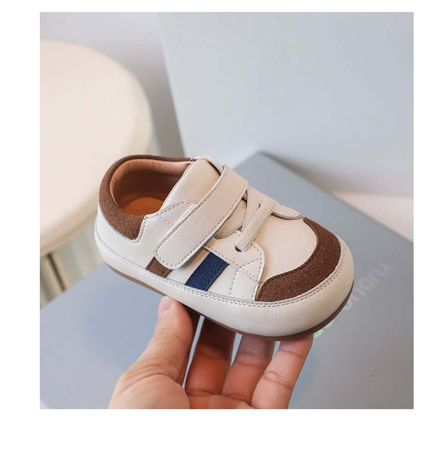 Image of Soft leather baby sneakers, ideal for 6 months to 3 years – stylish and comfy first steps! Shop now at OleOle.