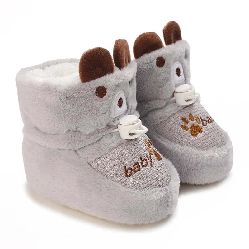 Anime design winter shoes for newborns, plush warmth, soft cloth sole, winter protection, suitable for baby aged 0-18 months.