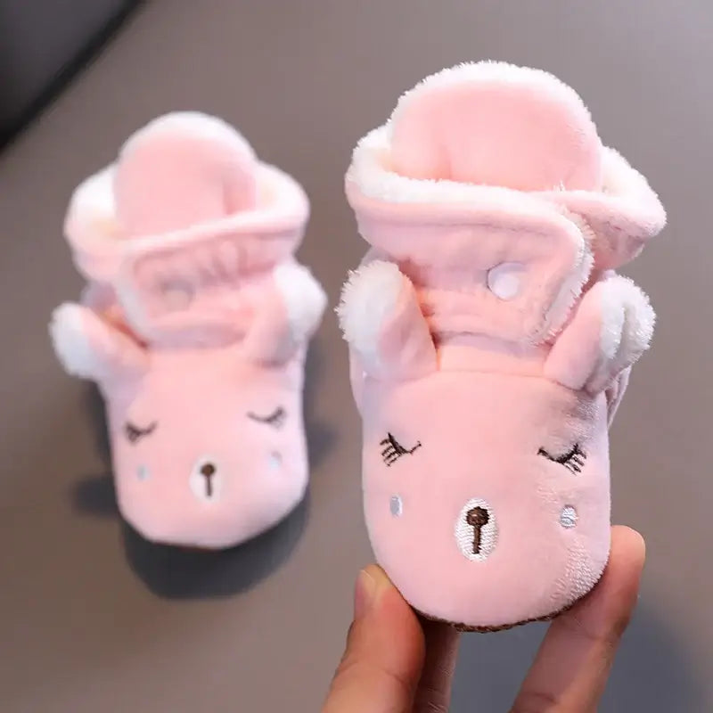 Anime design winter shoes for newborns, plush warmth, soft cloth sole, winter protection, suitable for baby aged 0-18 months.