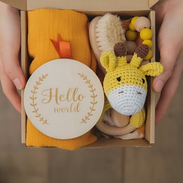 Image of Adorable newborn gift set, perfect for baby showers. Delightful essentials for your little one's arrival. Shop now at OleOle.