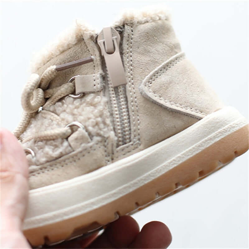 Image of Cosy Winter Boots: Soft & Plush for Newborns (0-4 yrs) with Rubber Soles! Shop now at OleOle.