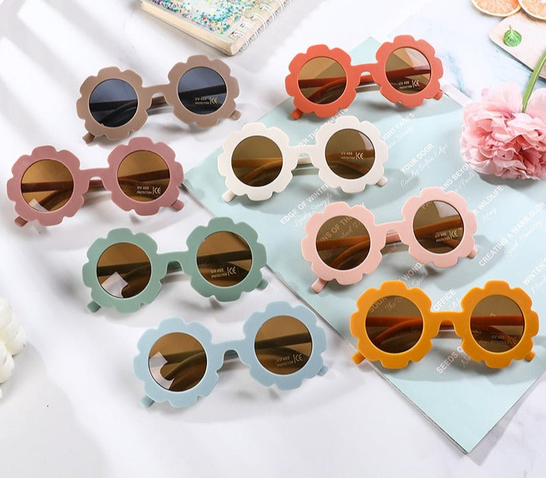 Image of UV-proof sunflower sunglasses for baby boys and girls (1-8 yrs). Adorable eye protection! Shop now at OleOle.