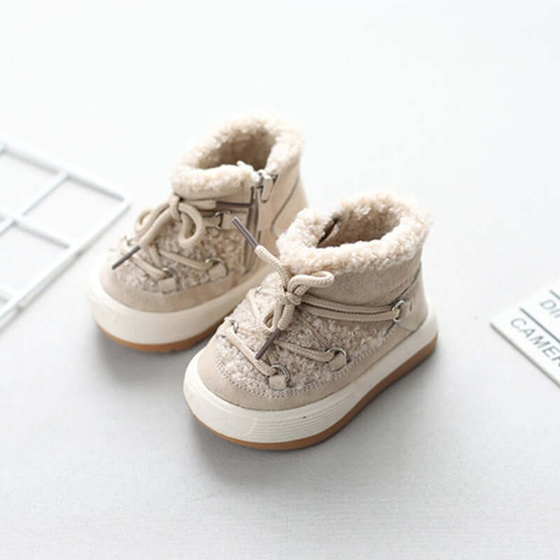 Image of Cosy Winter Boots: Soft & Plush for Newborns (0-4 yrs) with Rubber Soles! Shop now at OleOle.