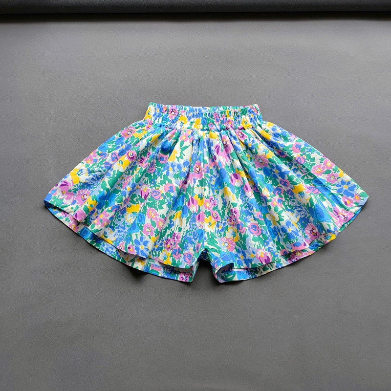 Image of Summer Linen Mini Shorts: Chic and comfy fashion for baby girls aged 1-10 years. Perfect for sunny days. Shop now for adorable style! Shop now at OleOle.