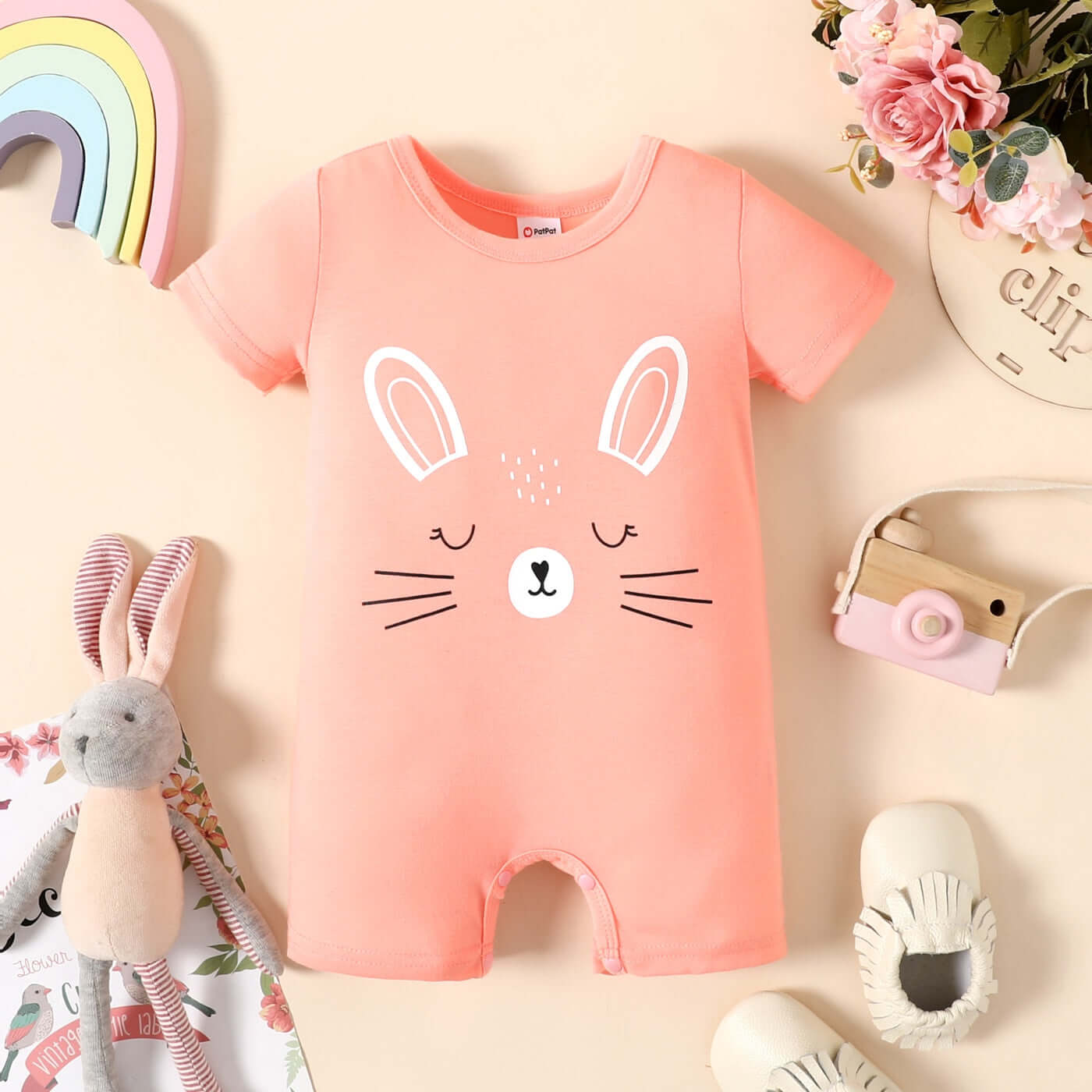 Image of adorable short-sleeve romper jumpsuit for newborn baby girls ages 0 to 18 months available at OleOle. A cute and comfortable outfit for your little one's first adventures.