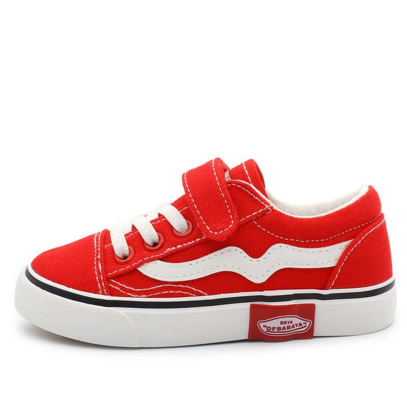 Image of Chic and comfy Converse sneakers for boys and girls (1-8 yrs). Stylish kicks for little feet! Shop now at OleOle.