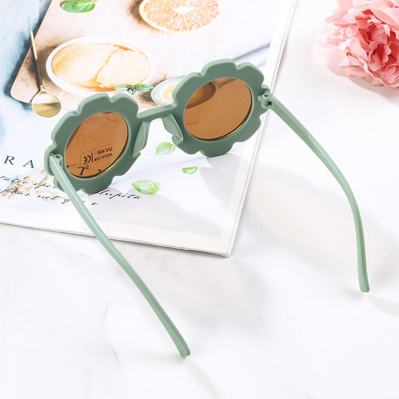 Image of UV-proof sunflower sunglasses for baby boys and girls (1-8 yrs). Adorable eye protection! Shop now at OleOle.