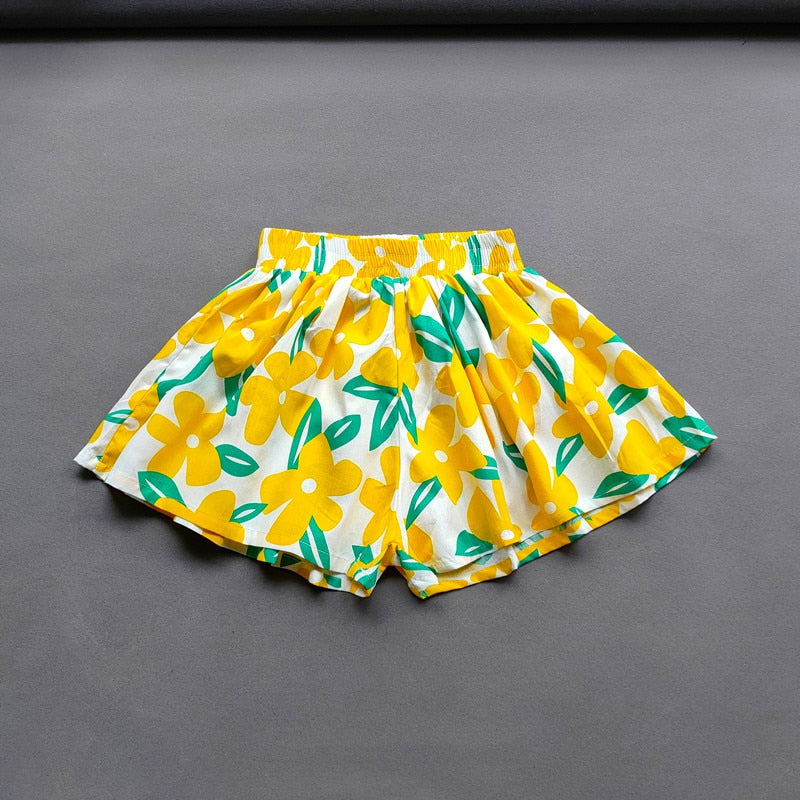 Image of Summer Linen Mini Shorts: Chic and comfy fashion for baby girls aged 1-10 years. Perfect for sunny days. Shop now for adorable style! Shop now at OleOle.